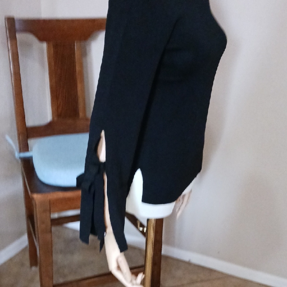 WINTER CLOSEOUT PRICE- Elegant Black Women's Top NWT - Picture 7 of 12